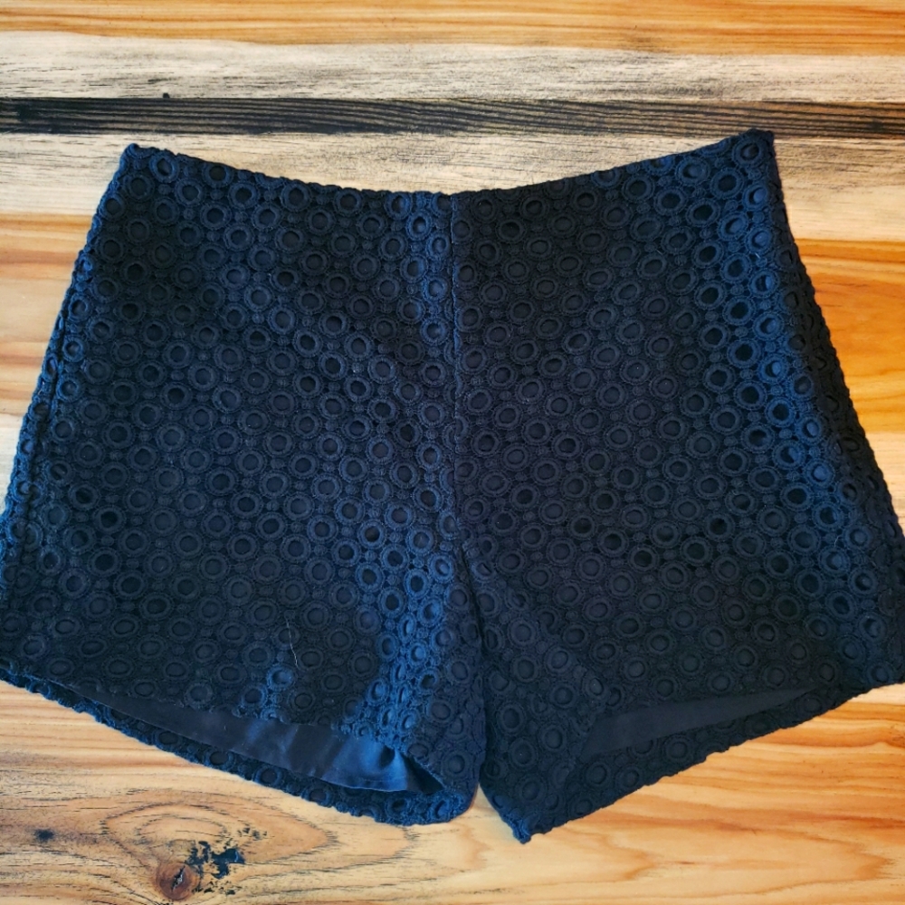 Banana Republic SZ 4.  Zip Up Shorts